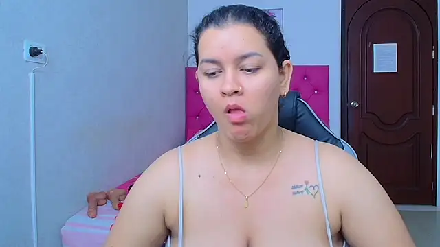 Snapshot of kriss_sweetboobs10 chatting on 07-26-26, 12:45 kriss sweetboobs10 online show from 07-26-26, 12:45