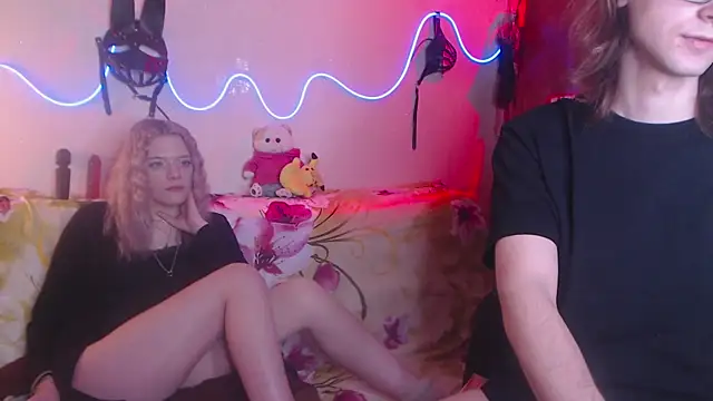 Snapshot of Your_Horny_Friends chatting on 03-15-25, 05:26 Your Horny Friends online show from 03-15-25, 05:26