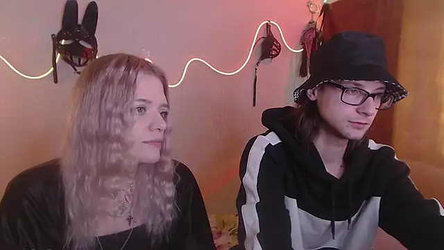 Snapshot of Your_Horny_Friends chatting on 03-20-25, 08:20 Your Horny Friends online show from 03-20-25, 08:20