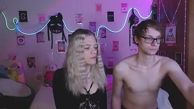 Snapshot of Your_Horny_Friends chatting on 09-12-25, 11:21 Your Horny Friends online show from 09-12-25, 11:21