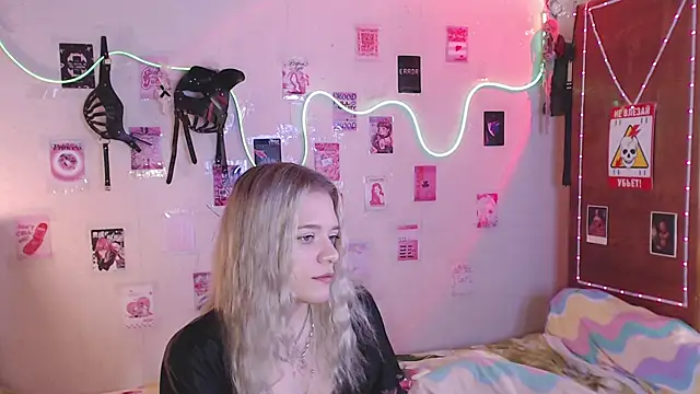 Snapshot of Your_Horny_Friends chatting on 09-30-25, 11:59 Your Horny Friends online show from 09-30-25, 11:59