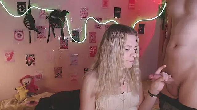 Snapshot of Your_Horny_Friends chatting on 10-18-25, 01:56 Your Horny Friends online show from 10-18-25, 01:56