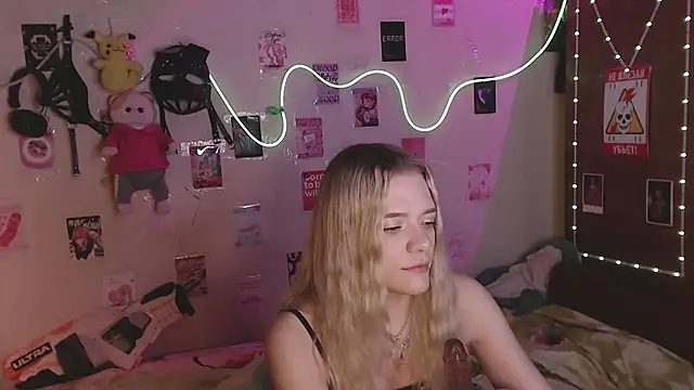 Snapshot of Your_Horny_Friends chatting on 11-03-25, 02:29 Your Horny Friends online show from 11-03-25, 02:29