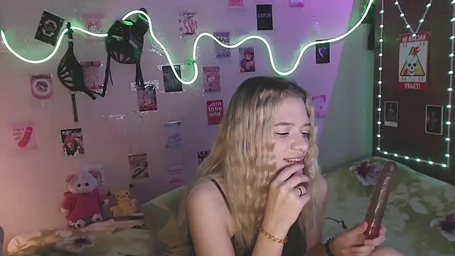 Snapshot of Your_Horny_Friends chatting on 11-04-25, 01:21 Your Horny Friends online show from 11-04-25, 01:21