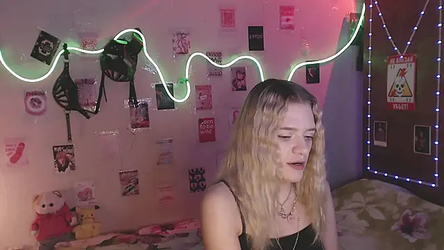 Snapshot of Your_Horny_Friends chatting on 11-05-25, 10:26 Your Horny Friends online show from 11-05-25, 10:26