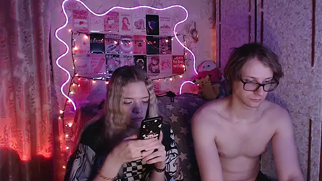 Snapshot of Your_Horny_Friends chatting on 11-22-25, 03:22 Your Horny Friends online show from 11-22-25, 03:22