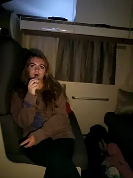 Snapshot of Amesthyst_destiny chatting on 09-10-25, 03:39 Amesthyst destiny online show from 09-10-25, 03:39