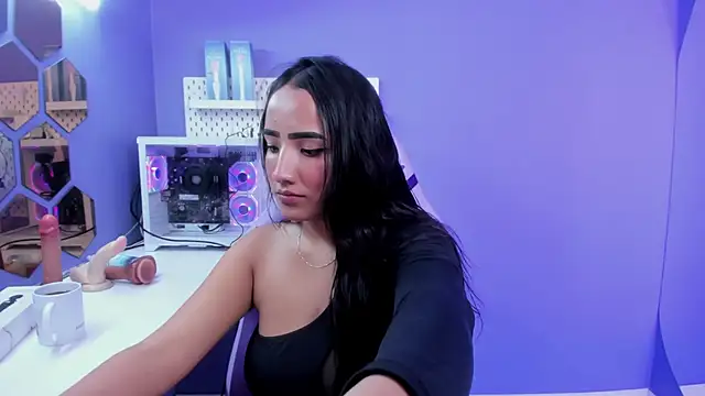 Alice 26  online show from 04-07-26, 07:03