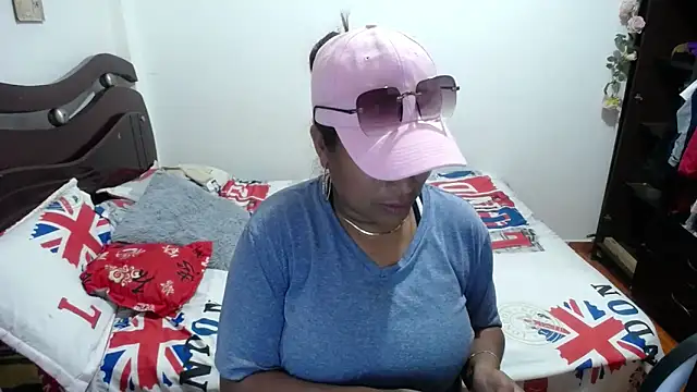 Tu-Reina online show from 10-26-25, 06:58