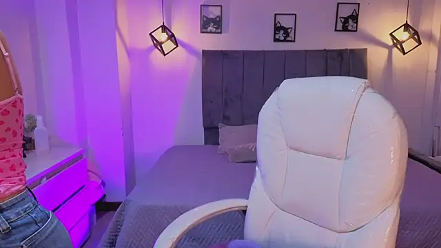Pretty Johnson  online show from 06-14-26, 03:41