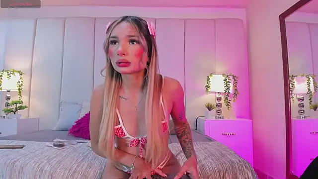 Snapshot of princesssammy2 chatting on 09-11-25, 11:27 princesssammy2 online show from 09-11-25, 11:27