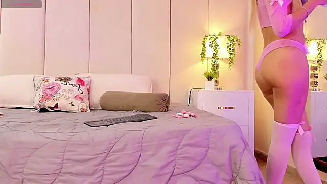 Snapshot of princesssammy2 chatting on 10-17-25, 12:01 princesssammy2 online show from 10-17-25, 12:01