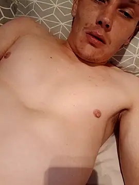 Snapshot of LargeElectrolyte7 chatting on 10-12-25, 04:00 LargeElectrolyte7 online show from 10-12-25, 04:00