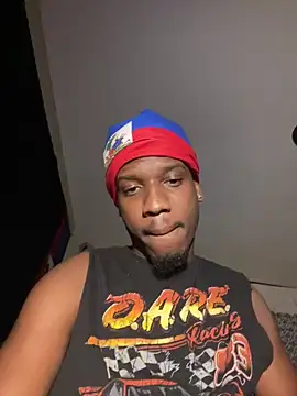 Snapshot of Sir-Tucker chatting on 09-15-25, 03:50 Sir-Tucker online show from 09-15-25, 03:50