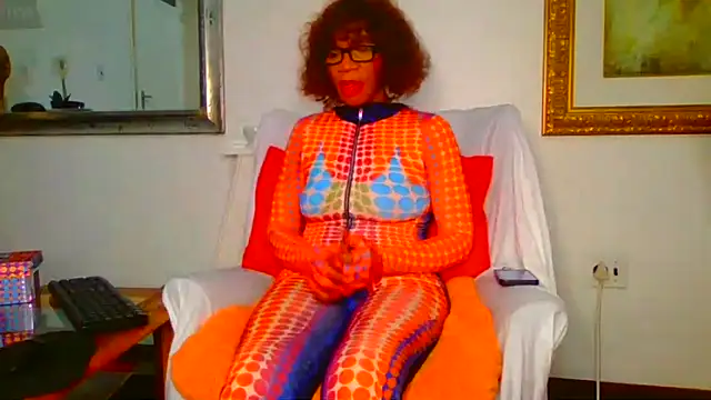 ModelZoee online show from 11-17-25, 05:30