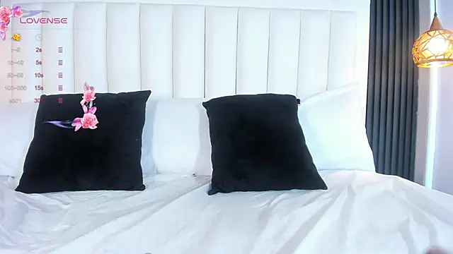 Snapshot of MartinaGracex chatting on 09-24-25, 11:19 MartinaGracex online show from 09-24-25, 11:19