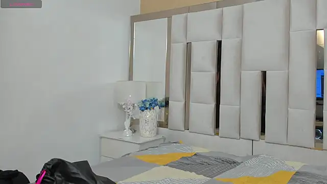 Snapshot of TattiBelll chatting on 11-27-25, 11:56 TattiBelll online show from 11-27-25, 11:56