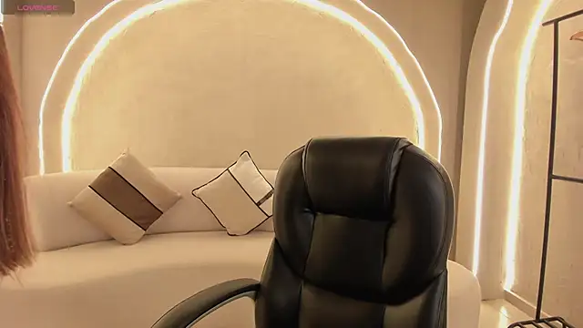 MaiaCollins online show from 11-17-25, 12:33