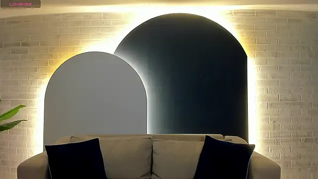 MaiaCollins online show from 12-19-25, 06:59