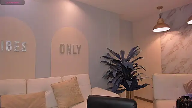 MaiaCollins online show from 02-21-26, 04:52