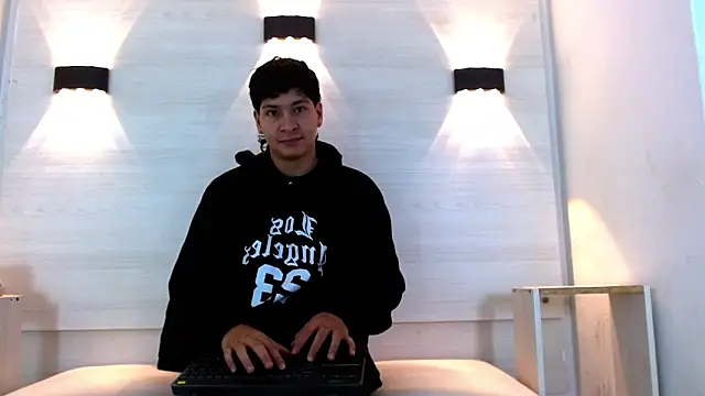 Jhojan twink online show from 12-04-25, 12:03