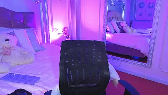 KatianPierce online show from 04-23-26, 08:00