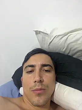 Snapshot of pareja_curiosa19 chatting on 12-16-25, 01:32 pareja curiosa19 online show from 12-16-25, 01:32