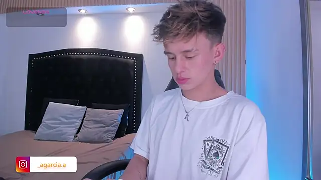 LiamWildx20 online show from 04-17-26, 03:31