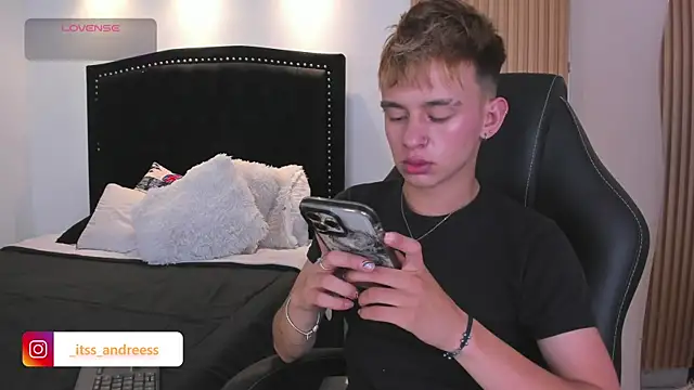 LiamWildx20 online show from 07-12-26, 04:36