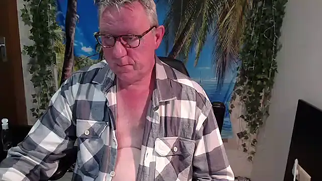 Snapshot of JamesBauer chatting on 12-19-25, 04:52 JamesBauer online show from 12-19-25, 04:52