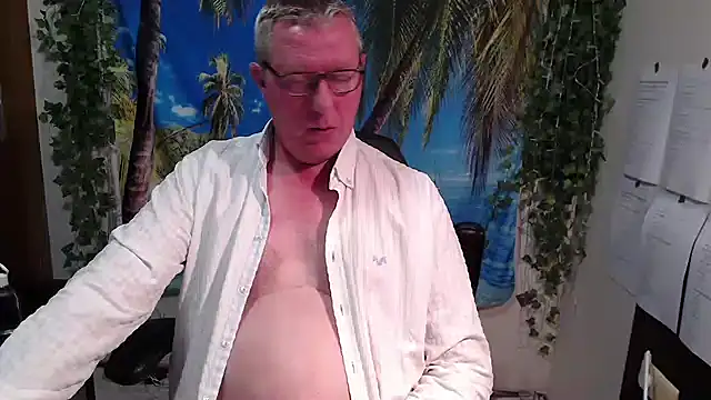 Snapshot of JamesBauer chatting on 12-22-25, 04:31 JamesBauer online show from 12-22-25, 04:31