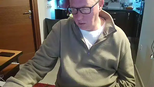 Snapshot of JamesBauer chatting on 02-04-26, 04:29 JamesBauer online show from 02-04-26, 04:29