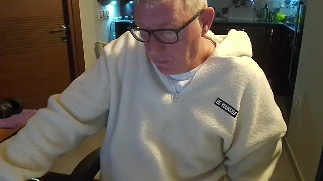 Snapshot of JamesBauer chatting on 02-21-26, 04:46 JamesBauer online show from 02-21-26, 04:46