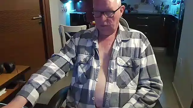 Snapshot of JamesBauer chatting on 02-25-26, 05:06 JamesBauer online show from 02-25-26, 05:06