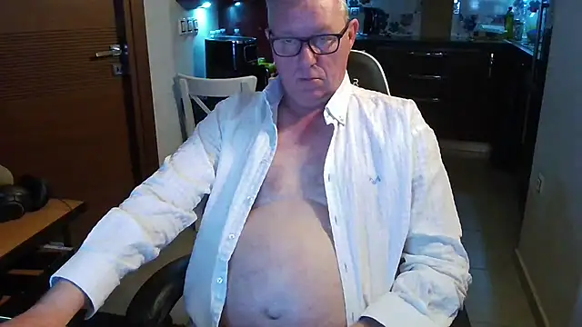 Snapshot of JamesBauer chatting on 02-28-26, 04:35 JamesBauer online show from 02-28-26, 04:35