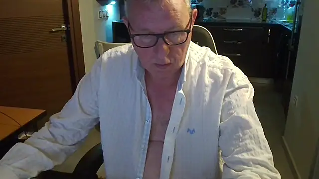 Snapshot of JamesBauer chatting on 03-01-26, 04:58 JamesBauer online show from 03-01-26, 04:58