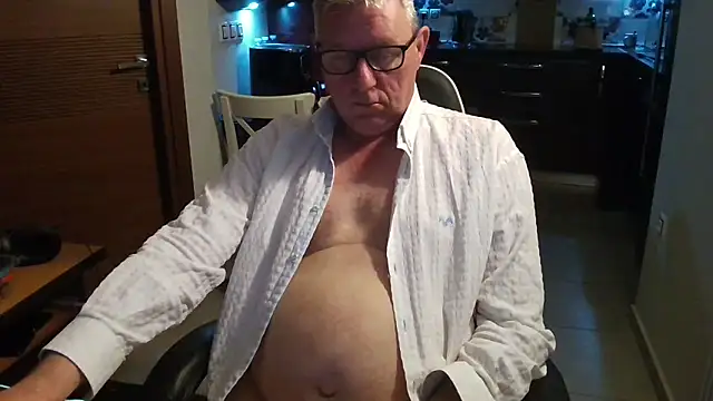 Snapshot of JamesBauer chatting on 03-03-26, 04:51 JamesBauer online show from 03-03-26, 04:51