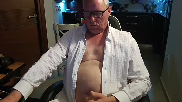 Snapshot of JamesBauer chatting on 03-06-26, 04:20 JamesBauer online show from 03-06-26, 04:20