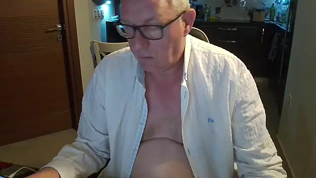 Snapshot of JamesBauer chatting on 03-08-26, 04:05 JamesBauer online show from 03-08-26, 04:05