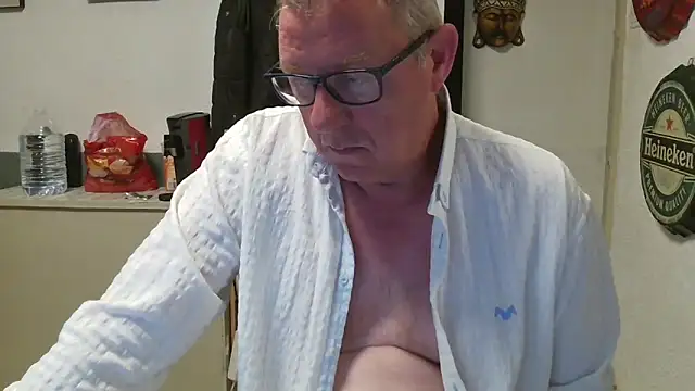 Snapshot of JamesBauer chatting on 03-21-26, 05:23 JamesBauer online show from 03-21-26, 05:23