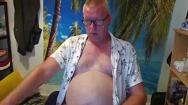 Snapshot of JamesBauer chatting on 06-20-26, 04:48 JamesBauer online show from 06-20-26, 04:48