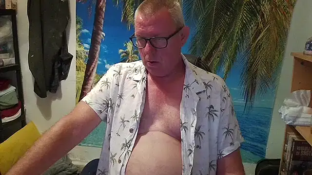 Snapshot of JamesBauer chatting on 06-27-26, 04:17 JamesBauer online show from 06-27-26, 04:17