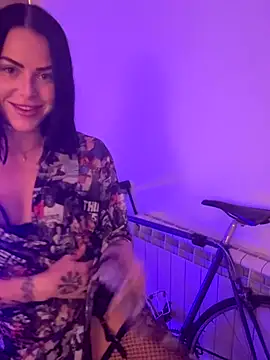 Snapshot of missninasparkle chatting on 09-23-25, 10:57 missninasparkle online show from 09-23-25, 10:57