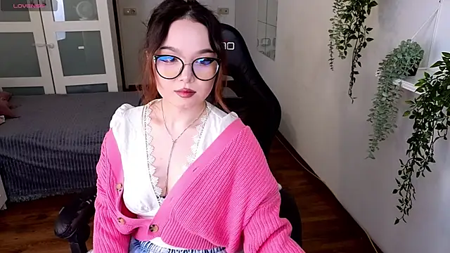 Snapshot of maddymystie chatting on 03-17-25, 12:57 maddymystie online show from 03-17-25, 12:57