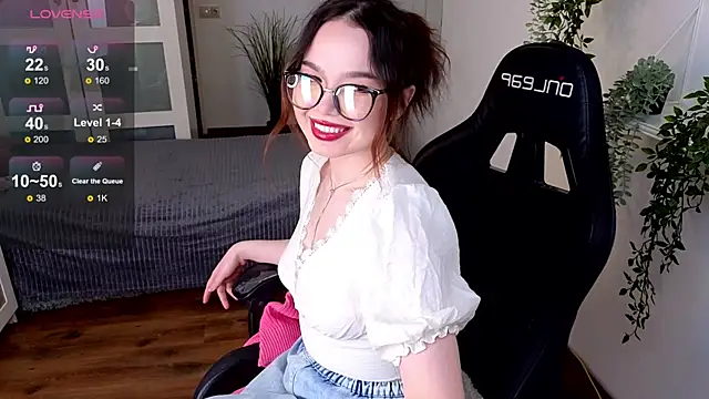 Snapshot of maddymystie chatting on 03-17-25, 07:04 maddymystie online show from 03-17-25, 07:04