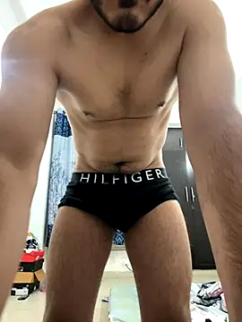 Snapshot of Guccilonda17 chatting on 11-29-25, 06:44 Guccilonda17 online show from 11-29-25, 06:44