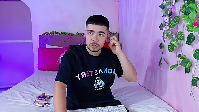  mia and mike  online show from 09-17-25, 01:02