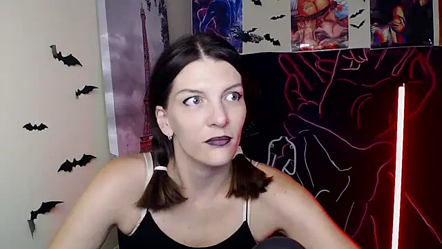 Snapshot of VanessaRey_ chatting on 10-28-25, 08:07 VanessaRey online show from 10-28-25, 08:07