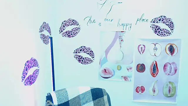 Snapshot of VanessaRey_ chatting on 11-14-25, 07:18 VanessaRey online show from 11-14-25, 07:18