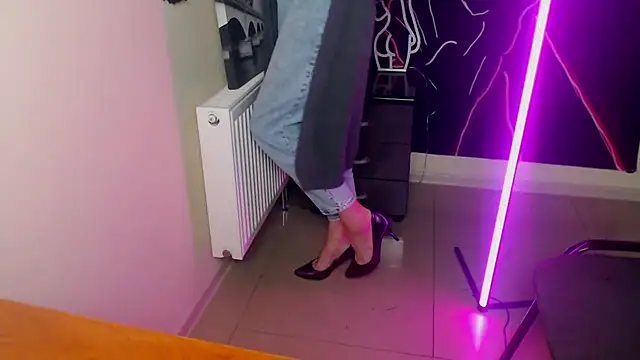 Snapshot of VanessaRey_ chatting on 11-30-25, 07:01 VanessaRey online show from 11-30-25, 07:01